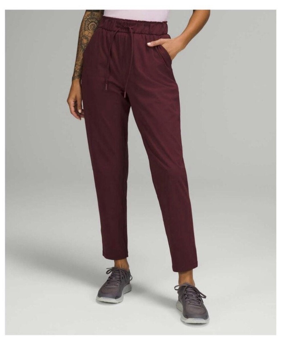Lululemon On the Fly Jogger 27” Full On Luxstreme Burgundy / Wine Size 2